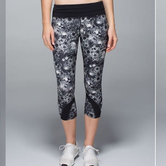LULULEMON Run Inspire Crop II W6B70S Size 4 - Picture 7 of 9